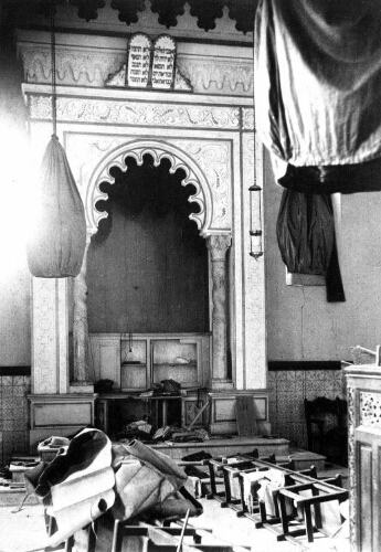 Scènes de pogrom. Intérieur de la synagogue